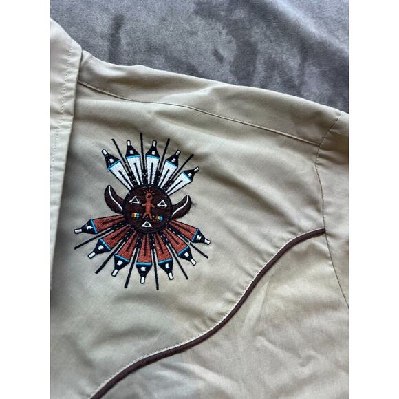 ELY‎ Mens XL Pearl Snap Button Up Shirt Tan Tribal mask Embroidered Rockabilly - Picture 4 of 7